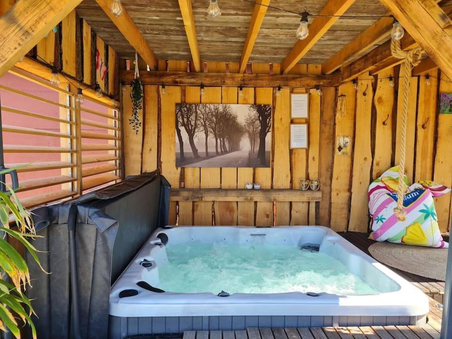 Wellness Chalet Met Jacuzzi, Sauna, Omheinde Tuin, Sint-Annaland Extérieur photo